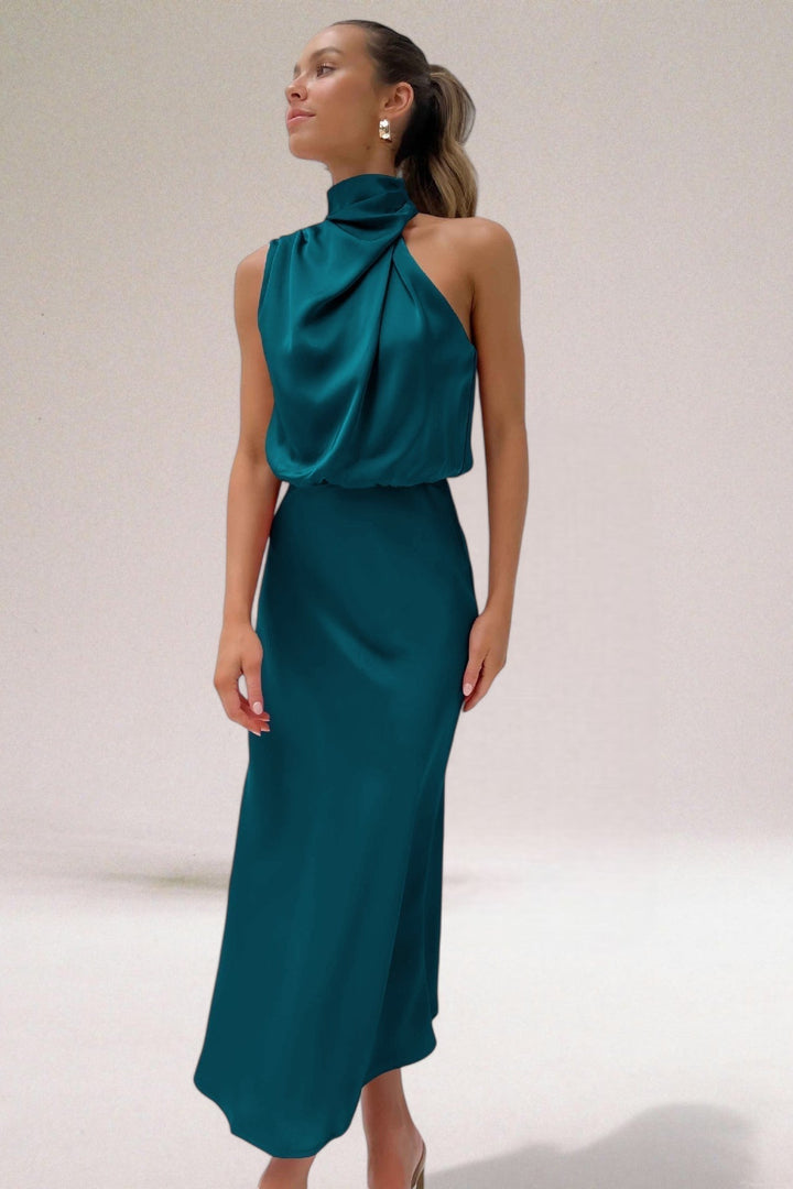 Lily – Elegant Pleated Dress