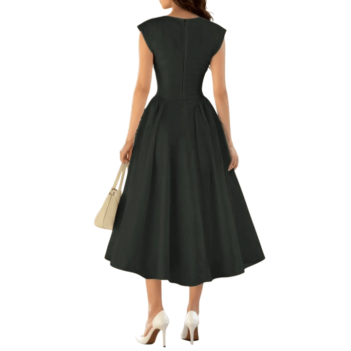 Anthea – Sleek Open-Back Maxi Dress