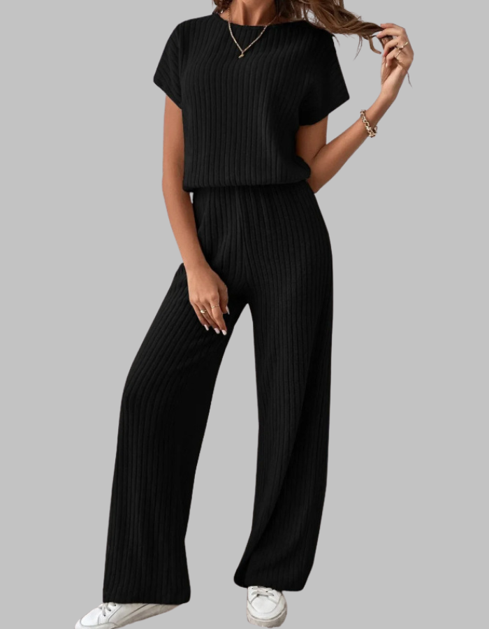 Maggie – Casual Short Sleeve Top and Pants Set