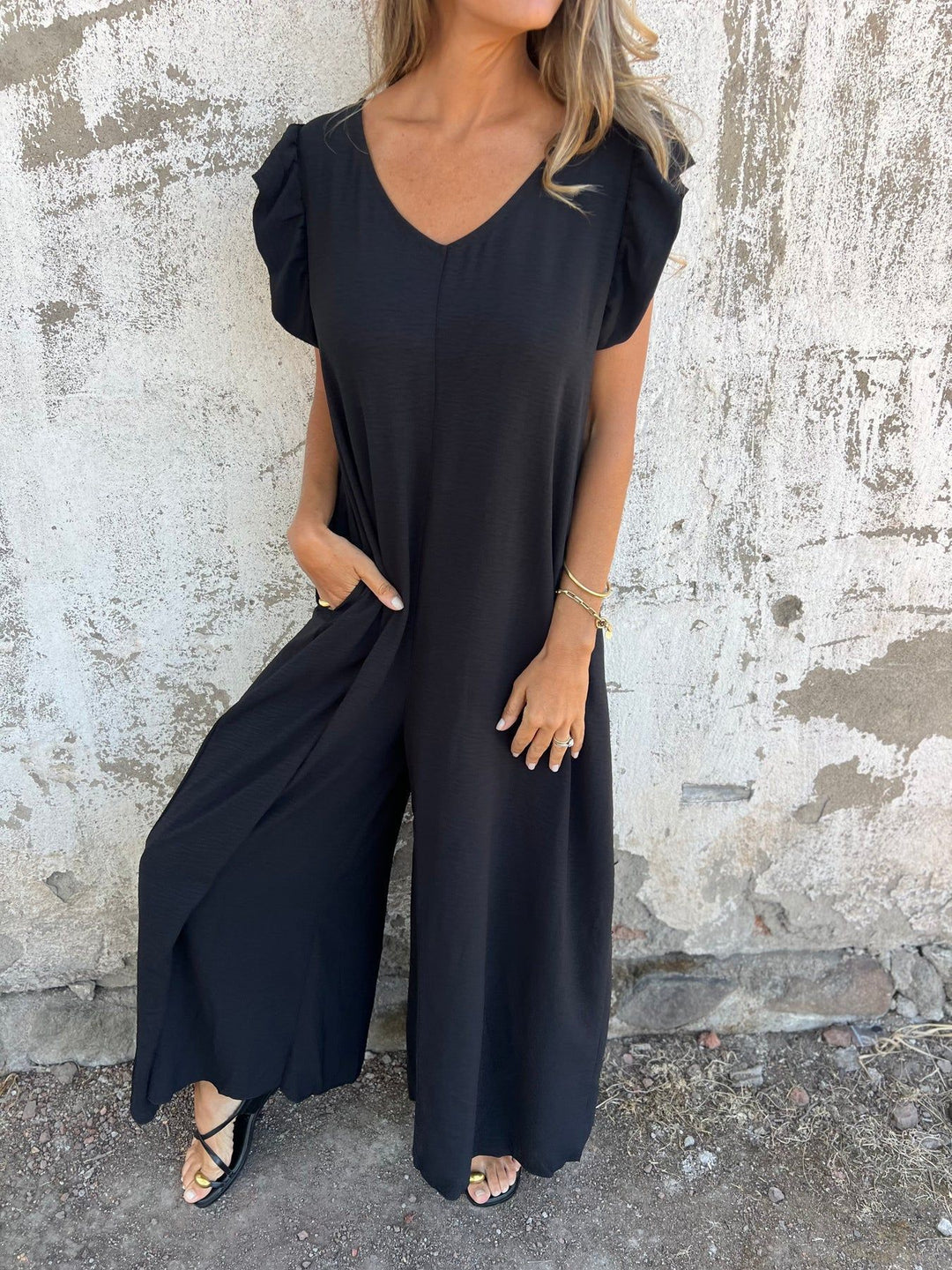 Eileen – Trendy V-Neck Jumpsuit