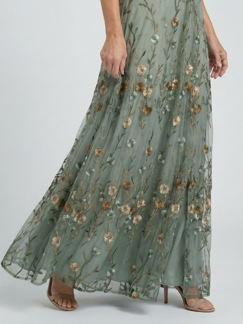 Gwendoline – Embroidered Floral Maxi Dress