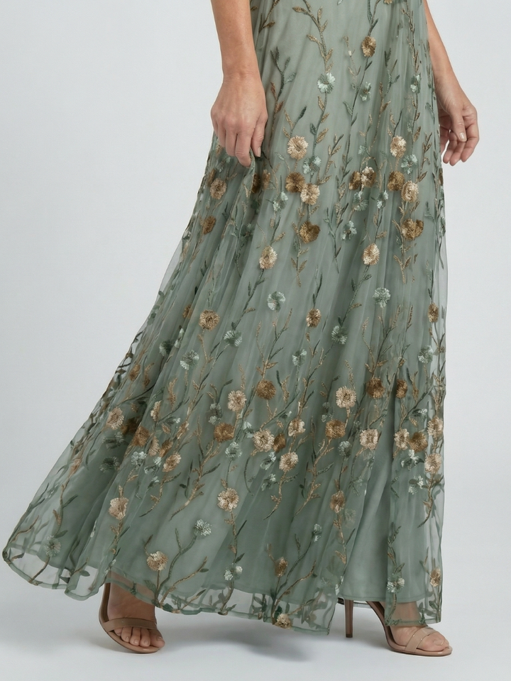 Gwendoline – Embroidered Floral Maxi Dress