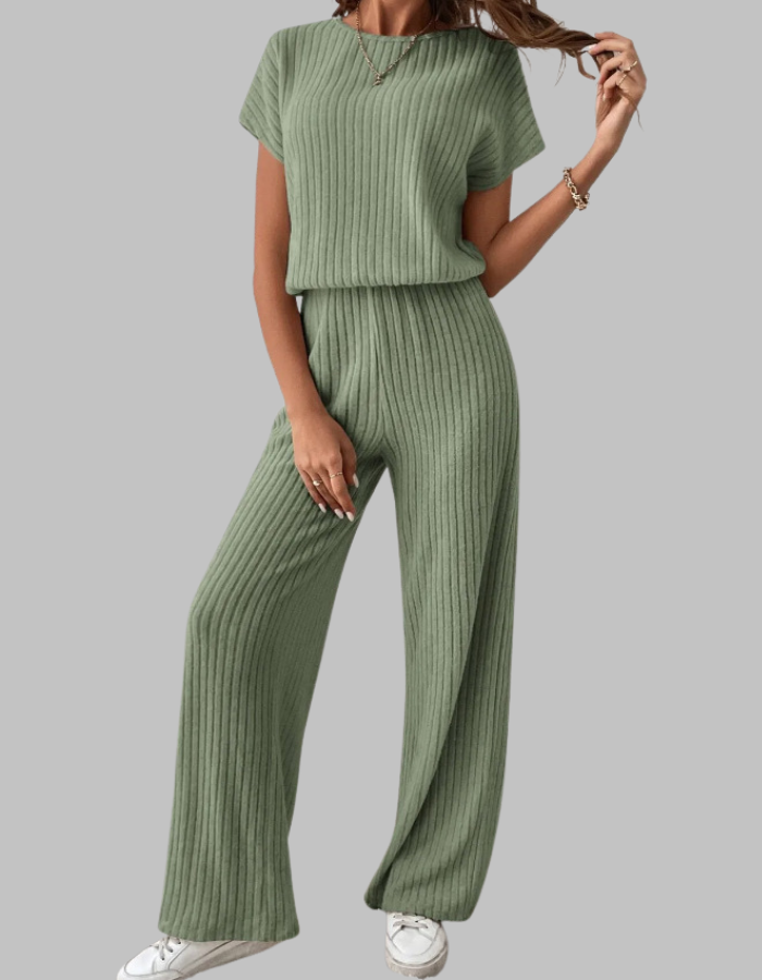 Maggie – Casual Short Sleeve Top and Pants Set