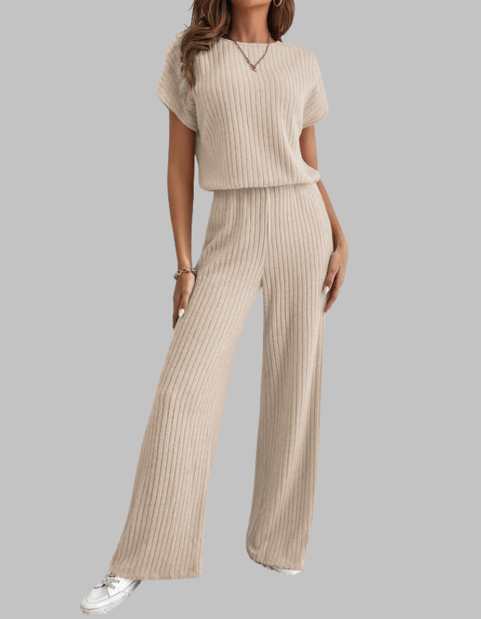 Maggie – Casual Short Sleeve Top and Pants Set