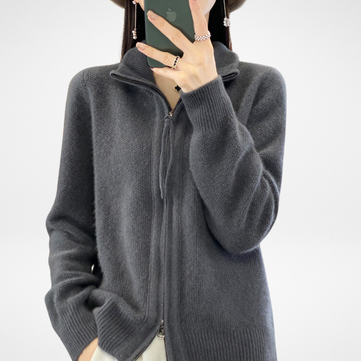 Sally – Minimalist Zip Sweater