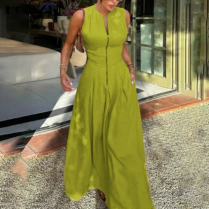 Sonia – Relaxed Loose Fit Zippered Round Neck Maxi Dress