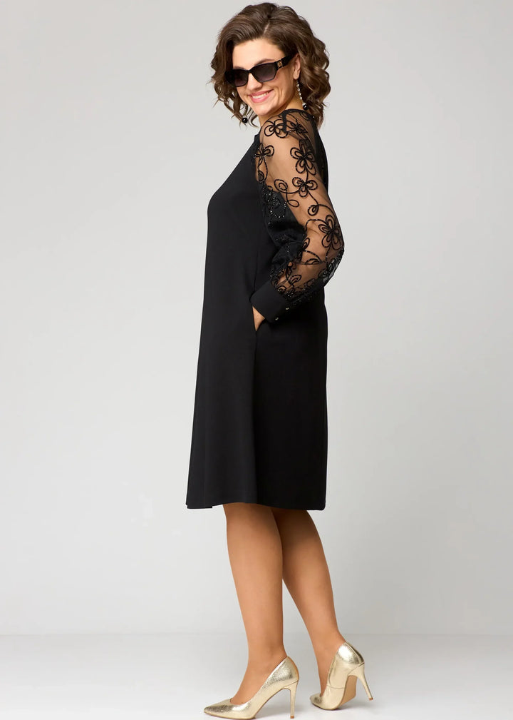 Doreen – Elegant Lace Dress