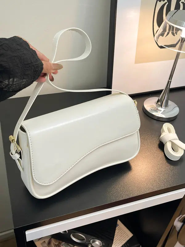 Deirdre – Fashionable Flip Cover All Season Shoulder Bag