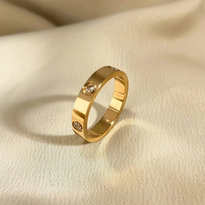 Aline – Radiant Heart Silver Ring