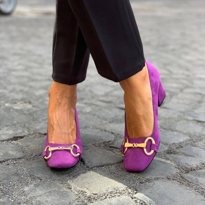 Celia – Elegant Pumps With Metallic Detail