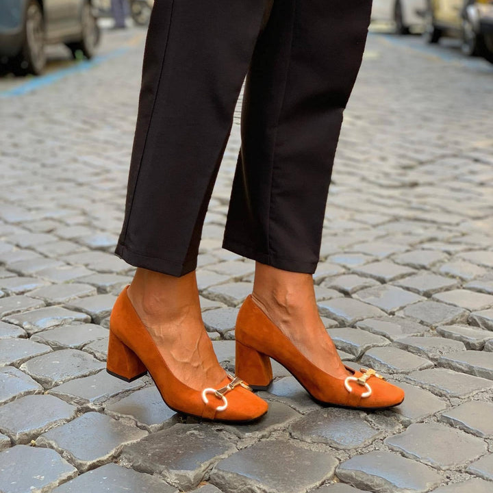 Celia – Elegant Pumps With Metallic Detail