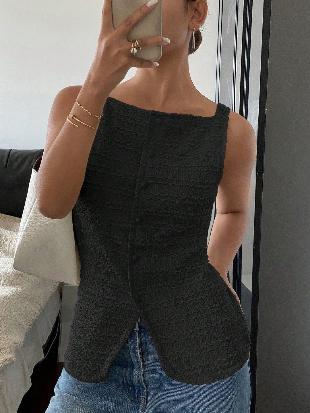 Queenie – Classy Button Front Sleeveless Outerwear Vest