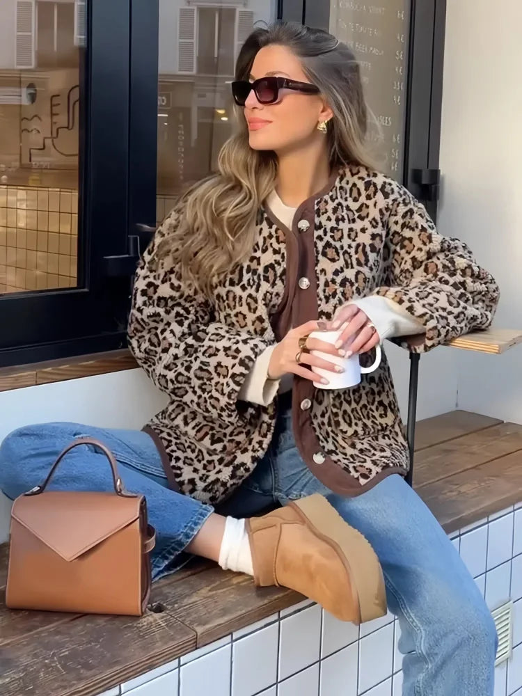 Lydia – Chic Leopard Cardigan