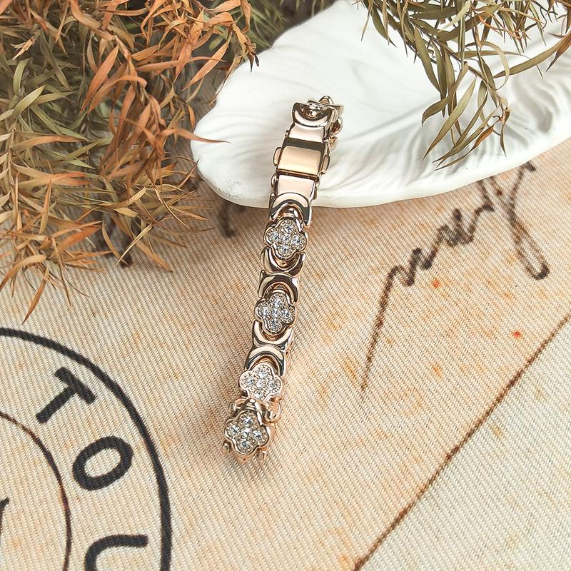 Romy – Crystal Drop Earrings in Gold and Silver