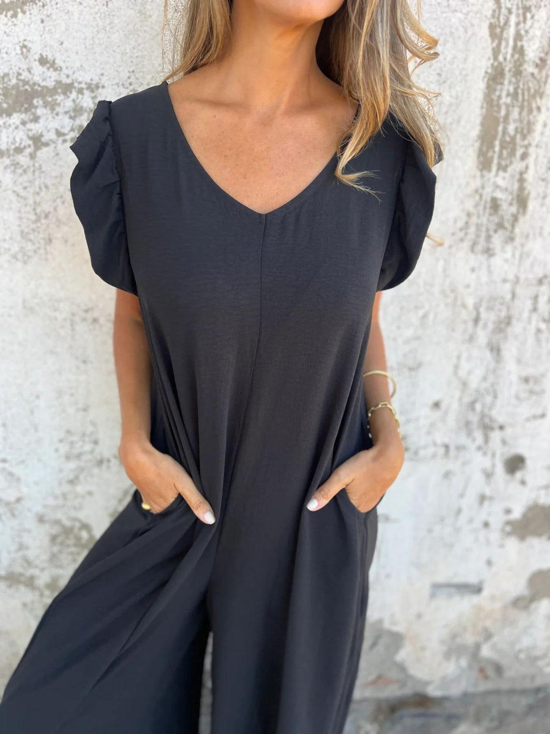 Eileen – Trendy V-Neck Jumpsuit