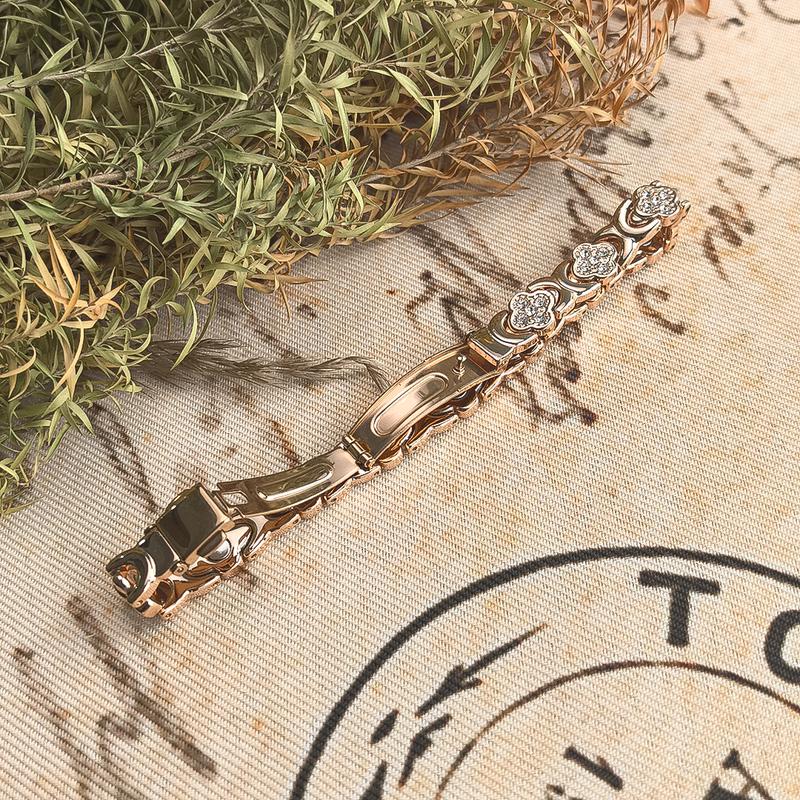 Romy – Crystal Drop Earrings in Gold and Silver
