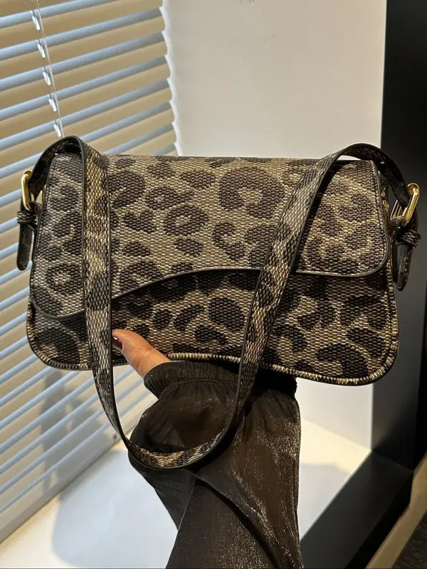 Deirdre – Fashionable Flip Cover All Season Shoulder Bag